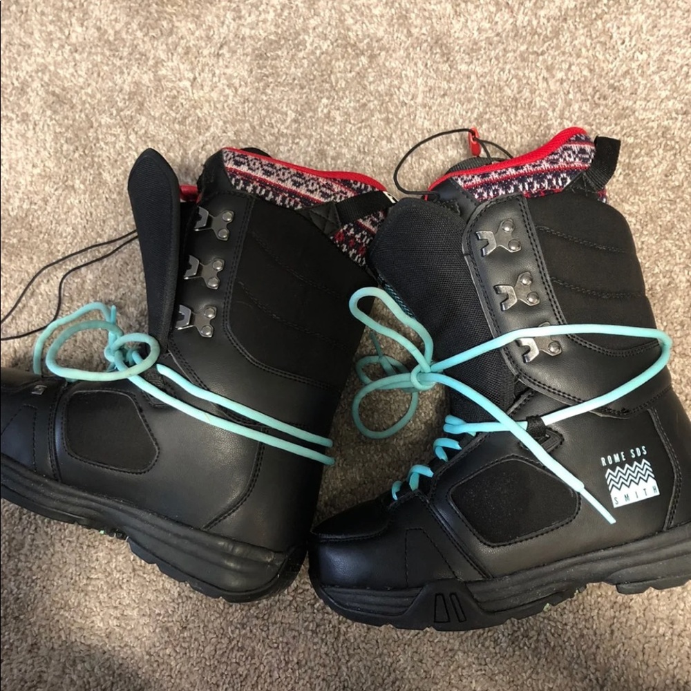 Smith snowboarding boots. Women’s